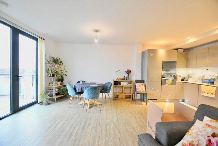 3 Bedroom Flat To Rent In Cranbrook Road, Ilford, IG1