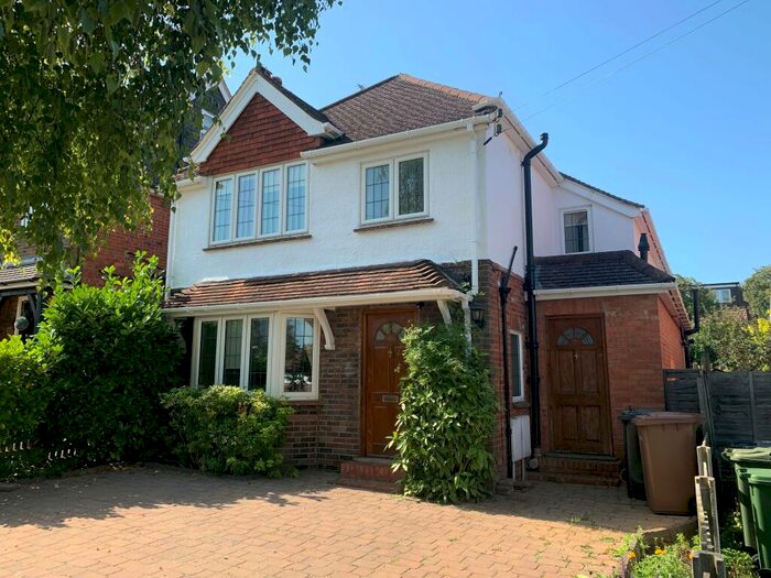 4 Bedroom Detached House To Rent In Merrow Village, Guildford, GU1