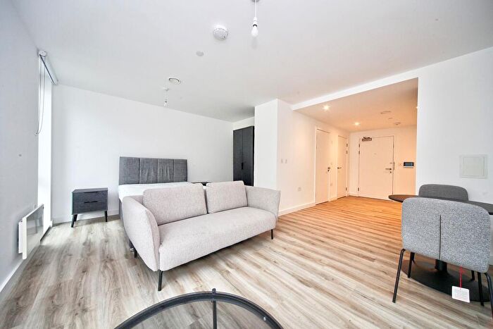 Apartment To Rent In Studio Apartment Viva Court, Kimpton Road, Luton, LU2