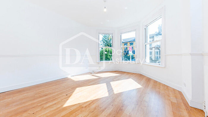 2 Bedroom Apartment To Rent In Duckett Road, Harringay, London, N4