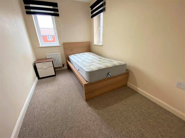 2 Bedroom End Of Terrace House To Rent In Azov Close, Bristol, BS7
