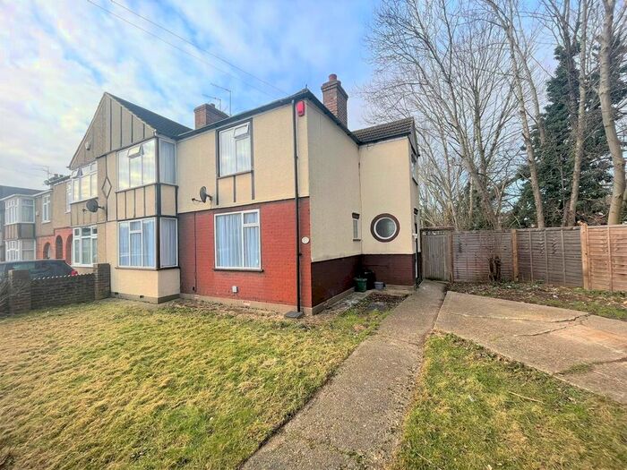 5 Bedroom End Of Terrace House To Rent In Parkfield Avenue, Hillingdon, UB10