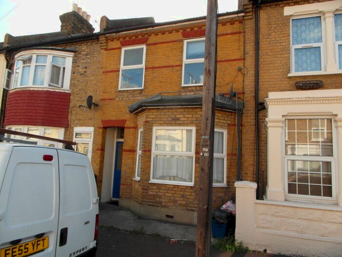 1 Bedroom Flat To Rent In Gordon Road, Southend-On-Sea, Essex, SS1