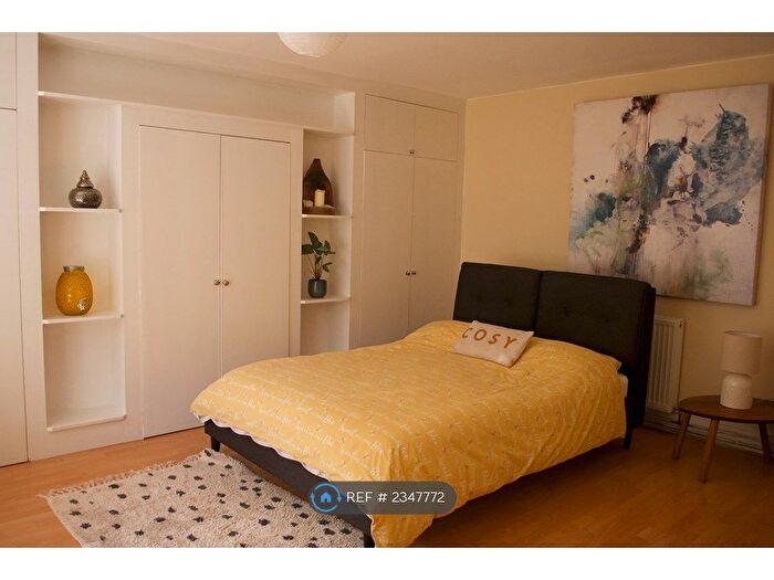 3 Bedroom Flat To Rent In St. Saviour's Road, London, SW2