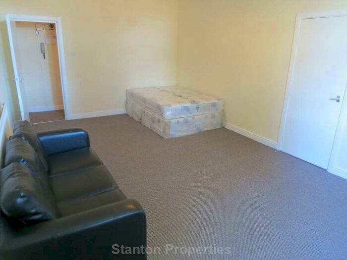 Studio To Rent In Chatham Grove, Withington, M20