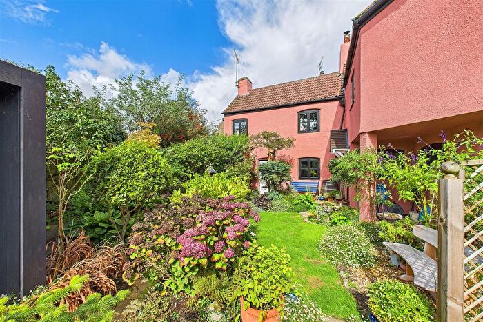 3 Bedroom Cottage For Sale In Kingshill, Nailsea, Bristol, BS48