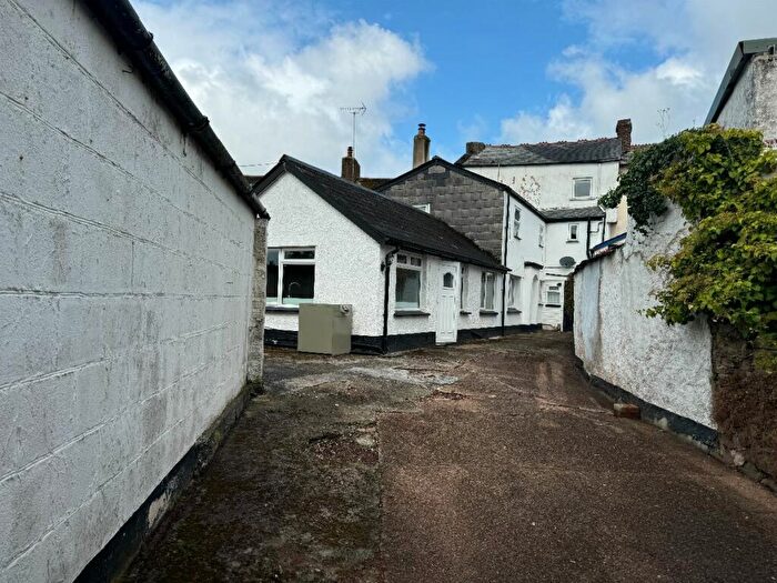 6 Bedroom Terraced House For Sale In Market Street, Hatherleigh, Okehampton, EX20