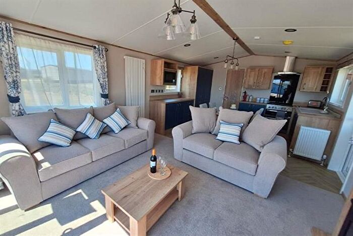 2 Bedroom Mobile/park Home For Sale In Hendra Croft, Newquay, TR8