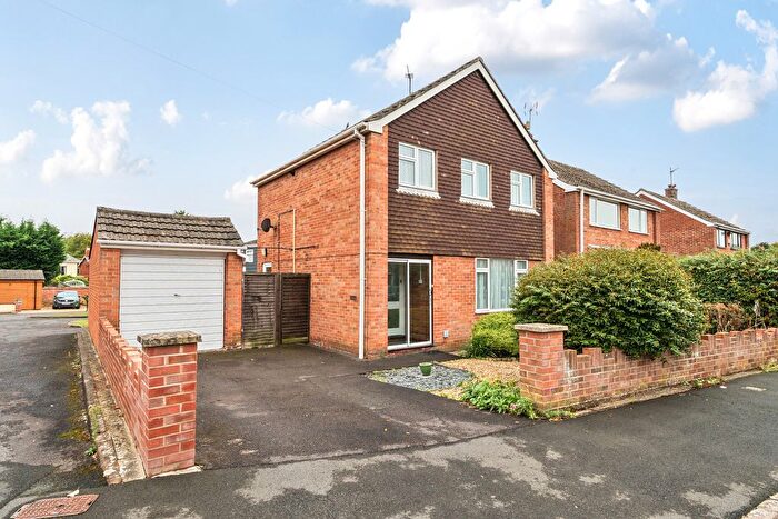 3 Bedroom Detached House For Sale In Bloomfield Close, Taunton, TA1