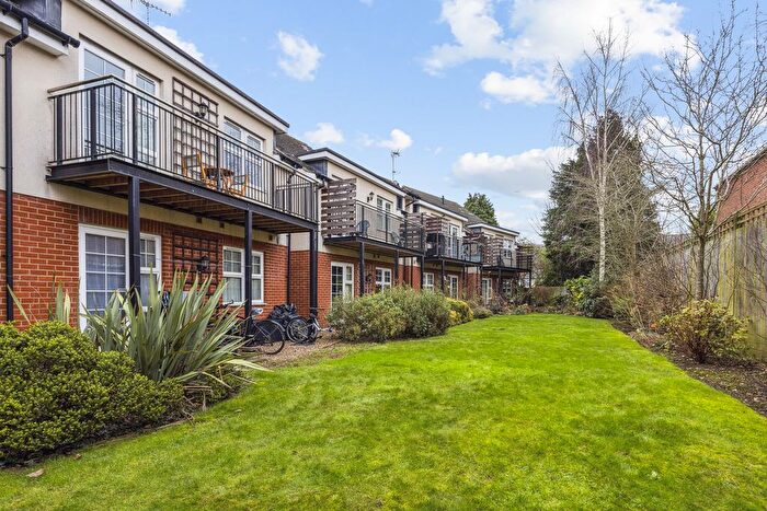 2 Bedroom Flat For Sale In Walnut Grove, Wooburn Green, HP10