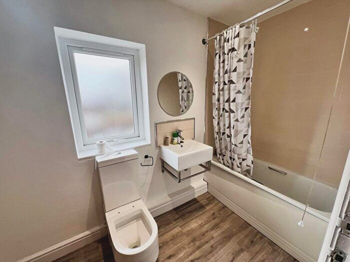 2 Bedroom Semi-Detached House For Sale In Leigh Road, Worsley, M28