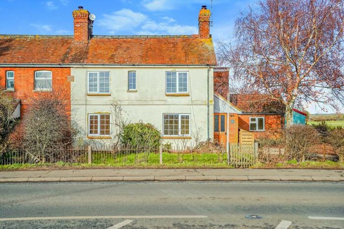 3 Bedroom Semi-Detached House For Sale In Risborough Road, Kingsey, Aylesbury, HP17