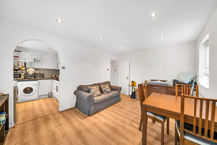 1 Bedroom Apartment To Rent In Winders Road, Battersea, SW11