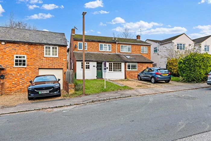 4 Bedroom Semi Detached House For Sale In London Road, Loughton, Milton Keynes, MK5