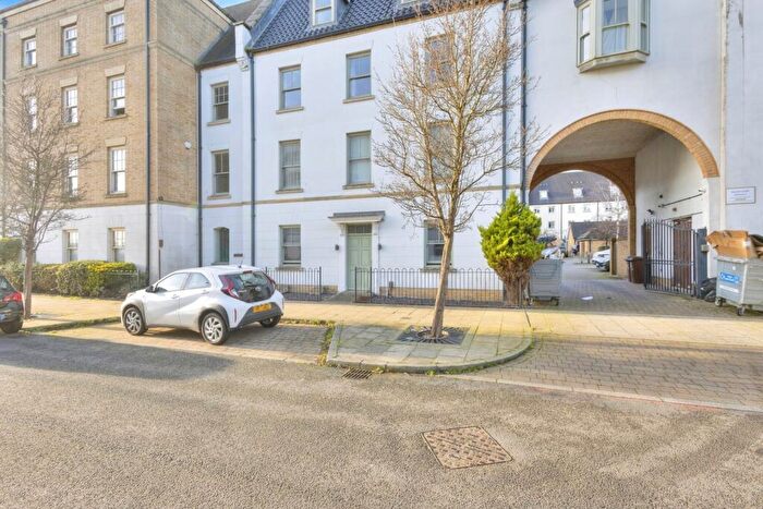 2 Bedroom Flat For Sale In Black Cat Street, Northampton, NN5