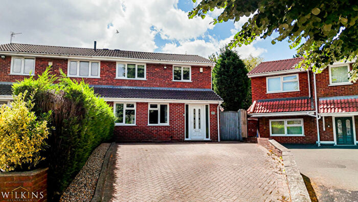 3 Bedroom Semi Detached House For Sale In Standedge, Wilnecote, Tamworth, Staffordshire, B77