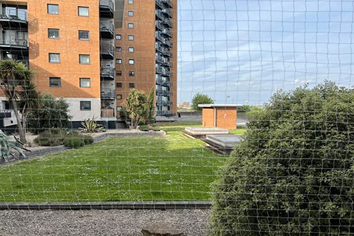 2 Bedroom Apartment To Rent In Inverness Mews, E16