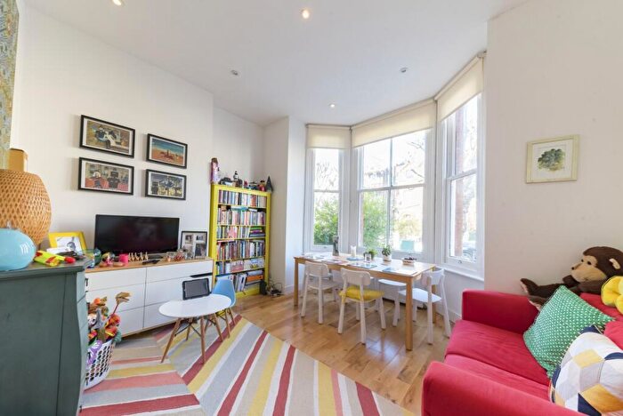 1 Bedroom Apartment To Rent In Brondesbury Villas, Queens Park, NW6