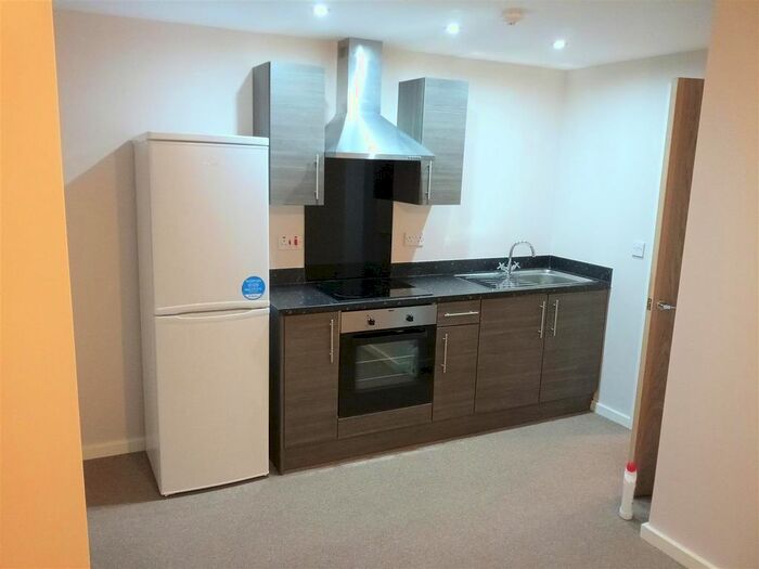 2 Bedroom Flat To Rent In Park Road, Halifax, HX1