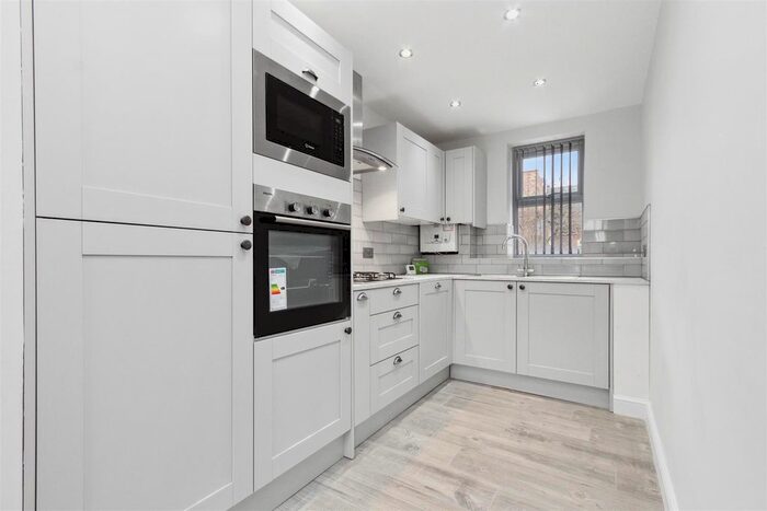 1 Bedroom Flat To Rent In Garratt Lane, London, SW18