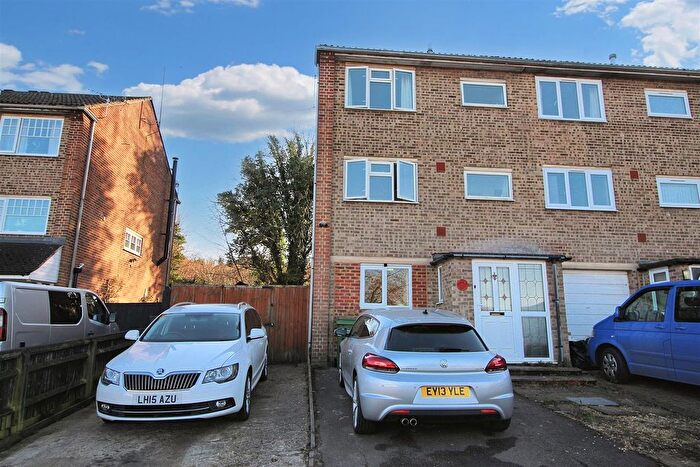 4 Bedroom Town House For Sale In Lister Close, Purley On Thames, Reading, RG8
