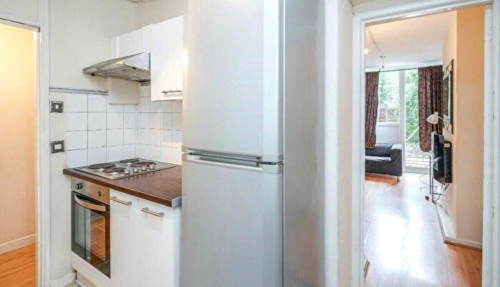 4 Bedroom Flat To Rent In Dorset Road, Oval, London, SW8