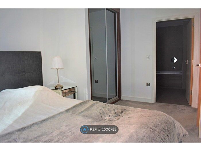 2 Bedroom Flat To Rent In Bach House, London, SW8