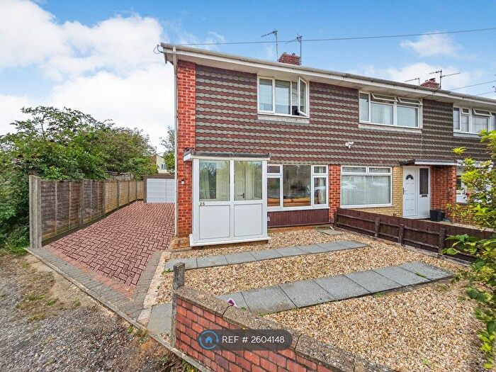 3 Bedroom Semi-Detached House To Rent In Hill View Close, Grantham, NG31