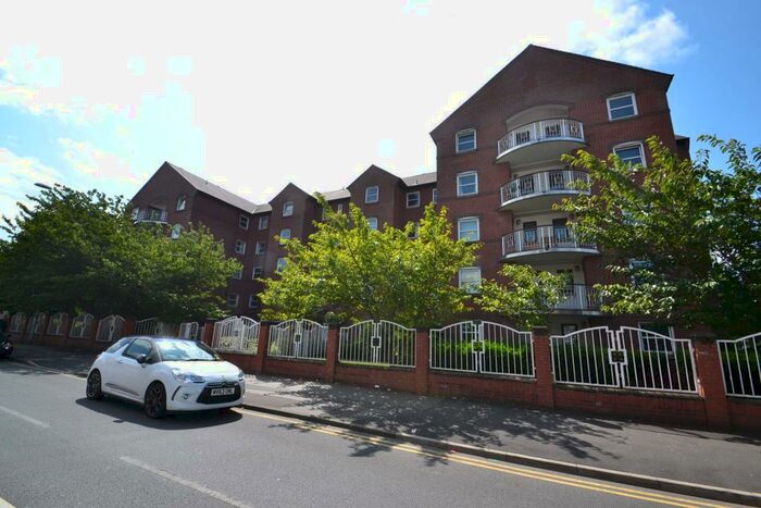 1 Bedroom Apartment To Rent In Melrose Apartments, Hathersage Road, Manchester., M13
