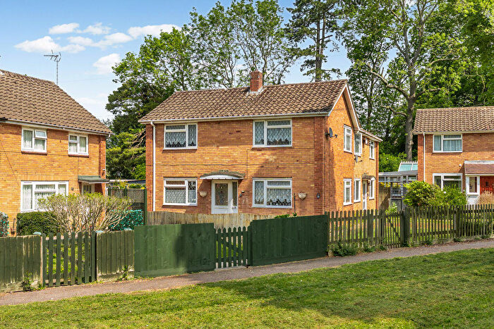 3 Bedroom Semi-Detached House For Sale In Broughton Road, Banbury, OX16