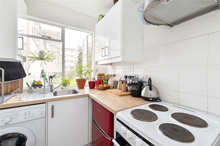 1 Bedroom Flat To Rent In Pullman Court, Streatham Hill, London, SW2
