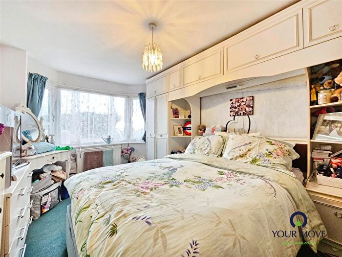 2 Bedroom Bungalow For Sale In Bromstone Road, Broadstairs, Kent, CT10