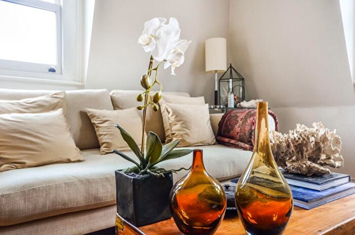 2 Bedroom Flat To Rent In Crescent Wood Road, Sydenham, London, SE26