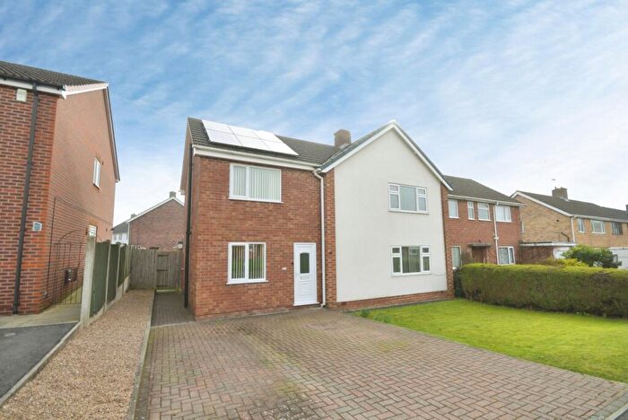 5 Bedroom Semi Detached House For Sale In Gower Crescent, Chesterfield, Derbyshire, S40