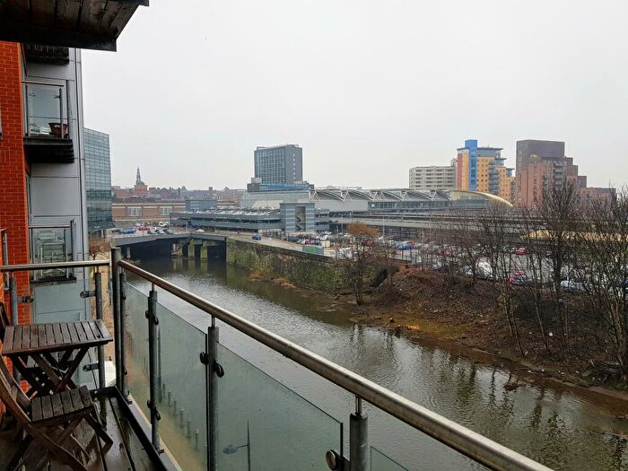 2 Bedroom Flat To Rent In Whitehall Quay, Leeds, West Yorkshire, Uk, LS1