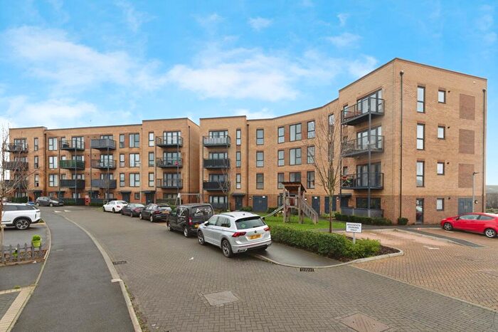 2 Bedroom Flat For Sale In Devonshire Close, Grays, Essex, RM20