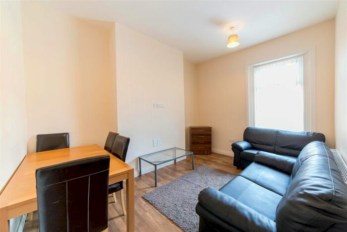 4 Bedroom Maisonette To Rent In Holly Avenue, Jesmond, Newcastle Upon Tyne, NE2