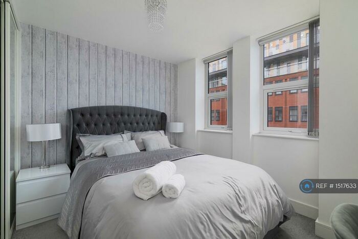 2 Bedroom Flat To Rent In Mercury Gardens, Romford, RM1