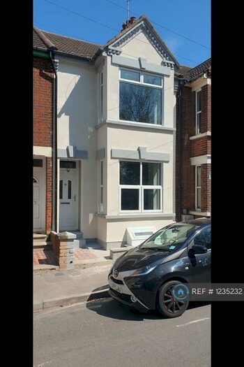 4 Bedroom Terraced House To Rent In Rosebery Road, Gillingham, ME7