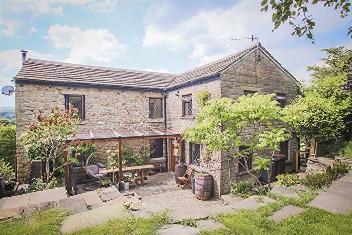 3 Bedroom Cottage For Sale In Skipton Old Road, Foulridge, BB8