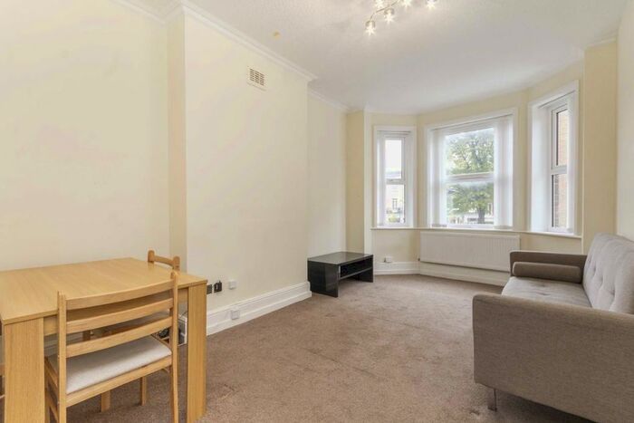 1 Bedroom Flat To Rent In Barons Court Road, London, W14