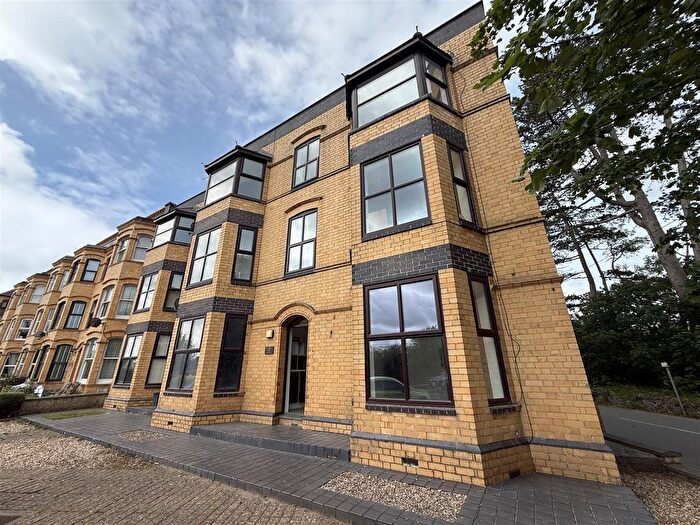 2 Bedroom Flat To Rent In Cardiff Road, Pwllheli, LL53