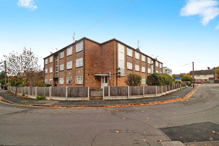 1 Bedroom Flat For Sale In Marina Avenue, Rayleigh, SS6