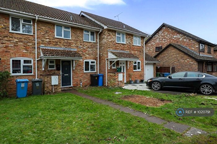 3 Bedroom Terraced House To Rent In Wheelers Hill, Hook, RG27