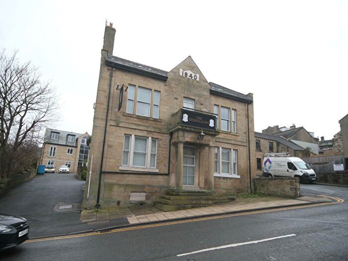 1 Bedroom Apartment To Rent In High Street, Idle, Bradford, BD10