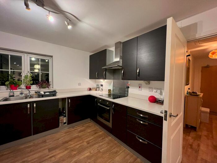 2 Bedroom Flat To Rent In Lily House, 2 Panyers Gardens, Dagenham RM10