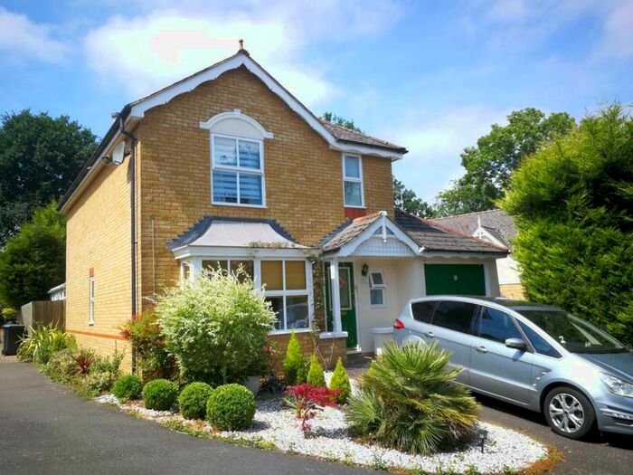 5 Bedroom Detached House To Rent In Corfield Road, London, N21