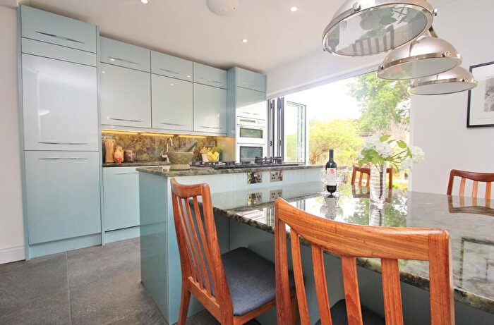 5 Bedroom Detached House To Rent In Worcester Park, KT4