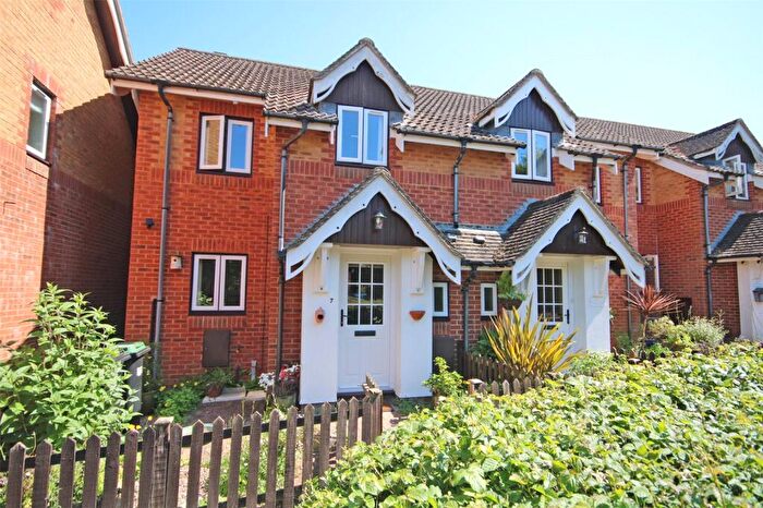 3 Bedroom End Of Terrace House For Sale In Park Road, New Milton, Hampshire, BH25