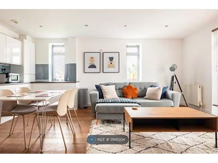 2 Bedroom Flat To Rent In Metro Building, London, E15